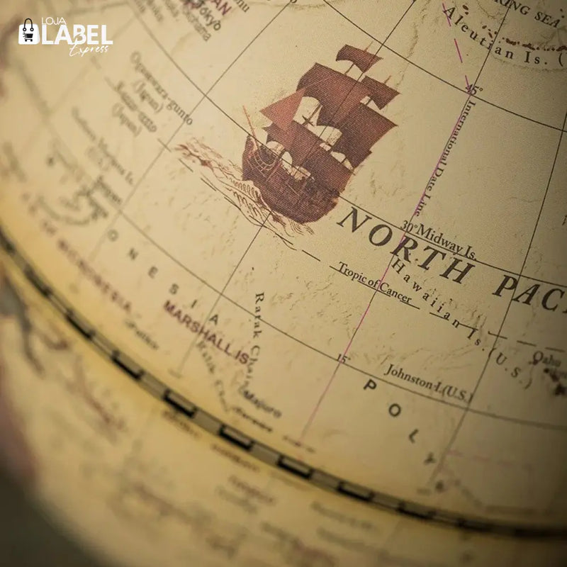 Mundo Globo Base De Madeira Retro, Mapa edição em Inglês - LabelExpress